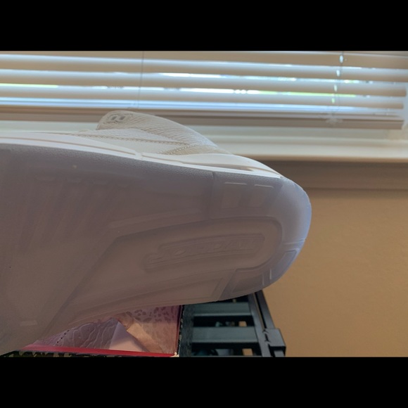 NIB Triple White Air Jordan 3 Retro Men’s US 10.5 - Picture 3 of 4